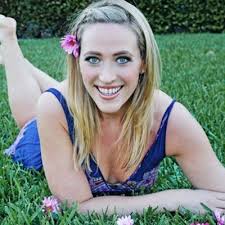 Tara Costa's Instagram, Twitter & Facebook