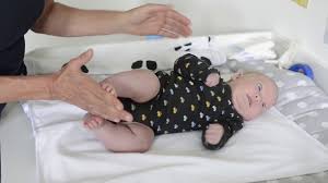 Wann wird mein baby sich herumdrehen können? Kinasthetik Drehen Des Babys Youtube