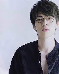 深澤辰哉の手 on instagram メガネふっかは破壊力えぐい もうね 直視できない メガネ外してもやっぱりかっこいい この2枚 ふっかの違ったかっこよさを感じる やっぱりふっかの魅力は数えきれない 深澤辰哉 岩本照 渡辺翔太 宮舘涼 スノーマン