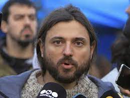 Oscar ruggeri arremetió contra el dirigente social juan grabois, quien este martes cuestionó a los manifestantes de la marcha del 17a que se encontraban amotinados en su audi. Grabois Fue Designado Con Un Cargo En El Vaticano