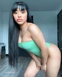 Hennessy Carolina Tits and Legs - Fappenist
