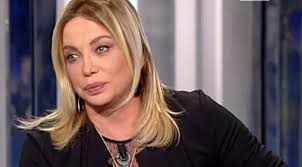 Francesco venditti è molto riservato riguardo alla propria vita privata e non si sa molto della sua seconda moglie. Francesco Venditti Figlio Simona Izzo Chi E Attore Figli Cristina