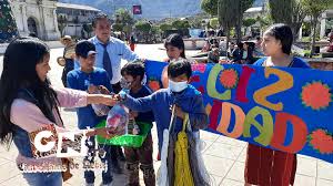 CONGRATULACIÓN| ¡¡EL ABUELO Y SUS NIÑOS CELEBRAN JUNTO A MUCHOS LA  NAVIDAD!! Su nombre Daniel Efraín Ceballos Castillo, originario de la  Ciudad Capital pero nebajense de corazón porque lleva ya muchos años