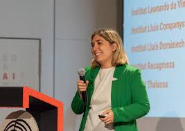 Azucena Vázquez (Escuela21): "La tecnología no debe ser para sustituir al  profesorado, sino para potenciarlo" - Éxito Educativo