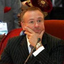 Ex-ambassadeur Schmidt had wit poeder op zak''