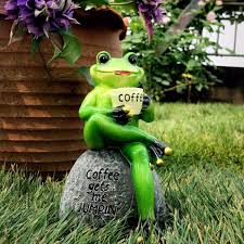 The video of this bullfrog sitting on a bench like a human has become one of the most shared and viewed videos on youtube in recent days, perhaps because the video was shot entirely fortuitously. Buy Owmell Green Frog Sitting Statue Frogs Garden Decor Statues For Yard And Garden Indoor Outdoor Decoration Sculpture 6 Inch Online In Indonesia B07x7mtxb3