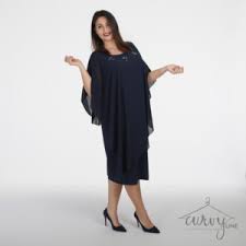 Ci sono i vestiti, sia lunghi che corti, i completi, con giacca e gonna, e via discorrendo. Abiti Eleganti Taglia 52