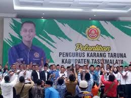 Sehubungan dengan akan digelar acara pelantikan dan deklarasi karang taruna bina warga mulai 26 desember 2010 di kantor karang taruna bunut barat, maka dengan ini kami mohon kepada bapak / ibu agar dapat menyalurkan bantuan dana kepada kami demi terlaksananya acara tersebut. Karang Taruna Harus Bisa Jaga Lembur Kabarpriangan Com