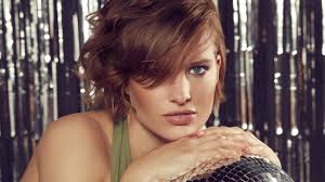 Taglio medio scalato con boccoli, tra i tagli di capelli long bob per l'autunno inverno. Tagli Capelli Medi 15 Shaggy Bob A Cui Ispirarsi Vogue Italia