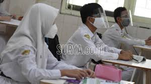 Pertamina cari di antara 17.800+ lowongan kerja terbaru di indonesia dan di luar negeri gaji yang layak pekerjaan penuh waktu, sementara dan paruh waktu cepat & gratis pemberi. Truk Pertamina Bermuatan Solarterperosok Parit Di Madiun Kernet Mengaku Ada Truk Memotong Jalan Surya