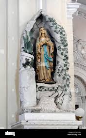 Statue of virgin mary in a niche hi-res ...