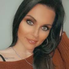 Tara Runyon's Instagram, Twitter & Facebook