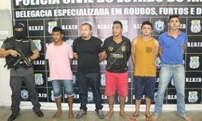 Homem fica engatado em buraco e apanha da população durante roubo em manaus. Jornal A Critica Portal Do Holanda