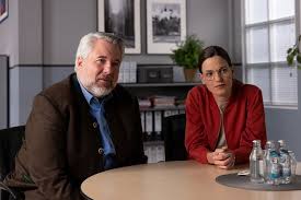Die Rosenheim-Cops - Ein Diener zweier Herren (S25E05) (2025) | ČSFD.cz