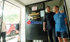 Pemain bola sepak liga perdana inggeris yang dilaporkan berusia 31 tahun itu juga telah digantung oleh kelabnya sementara polis menyiasat tuduhan itu, menurut daily mail. Mengaku Cabul Kanak Kanak