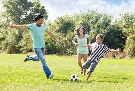 No te pierdas nuestras propuestas de excursiones, deportes infantiles, juegos y viajes en familia. Juegos En Familia Para Divertirse En Sus Ratos Libres Club Canada