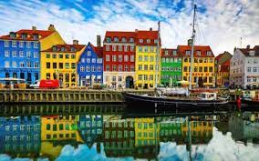 Danmark) είναι χώρα της σκανδιναβίας. Ti Symbainei Sth Dania To F8inopwro