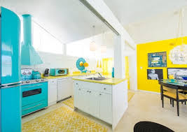 This is a simple and homey kitchen with a sunny demeanor thanks to its yellow walls complemented by the yellow lights for additional warmth. Yellow And White Kitchen Designs Photos Home Decor Buzz