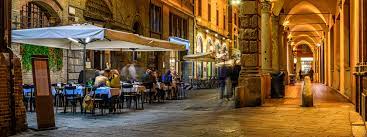 Un menu che cambia di continuo, incentrato su piatti tradizionali che non passano mai di moda. Ristoranti All Aperto A Bologna La Lista Dei Posti Da Provare