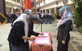Pelantikan Dan Serah Terima Jabatan Pengurus Osis Mpk Sma Lab Um Sebelum melakukan kegiatan wawancara, mereka belajar membuat pertanyaan wawancara. pelantikan dan serah terima jabatan