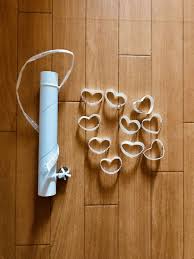 高齢者 在宅介護 レクリエーションでトイレットペーパーの芯で作ったハートを使って簡単 釣りゲーム を母親と一緒にやってみると可愛かったです レクリエーション トイレットペーパーの芯 高齢者