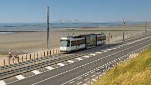 Hier könnt ihr an den 2000 liegeplätzen des jachtclubs entlang spazieren und euch die schönen schiffe ansehen. Belgien An Den Strand Mit Dem Tram