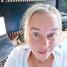 Debra Cribbs's Instagram, Twitter & Facebook