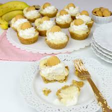 Luscious layers of pudding, whipped cream, ripe bananas, and wafer cookies are completely impossible to resist. Video Mini Banana Pudding Cups The Lindsay Ann