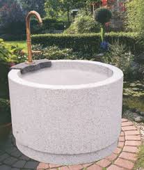 Brunnen Betonwerk Scholz Wasserbehalter Troge Wassertroge Granitbrunnen Brunnen Beton Wassertroge Br Mit Bildern Wasserbehalter Garten Wassertrog Wasserbehalter