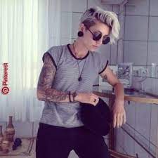 Pin By Becca On Hair Ideas In 2021 Lesbian Haircut Lesbian Hair Androgynous Hair