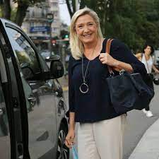 Marine le pen est mère de trois enfants, nés de son mariage avec franck chauffroy. Marine Le Pen Prete A Poser Avec Ses Enfants Pourquoi Elle A Change D Avis Gala