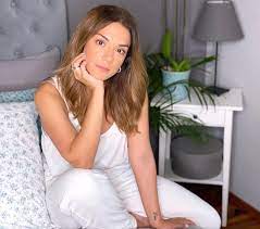 Vaso laskaraki is a greek actress, formerly starring in i polykatoikia. Basw Laskarakh H Spania Fwtografia Me Thn 8xronh Korh Ths Eya Poy Megalwse Poly Znews