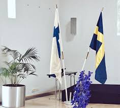 Det damp faktiskt ner en inbjudan till välkomstfestligheter i stan i samband med nationaldagen, till mig liksom till alla andra nybakade svenskar, men att delta var det. Finlands Ambassad On Twitter Glad Nationaldag Onskas Det Svenska Folket Fran Finska Nationaldagen 6juni