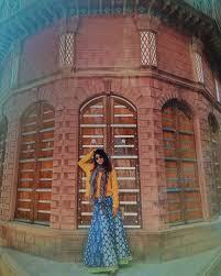 What To Wear In Rajasthan Women Travel Outfits For Rajasthan How To Look Good In Travel Photos Clothes To Wear In Udaipur Travel Outfit Rajasthan Jaisalmer