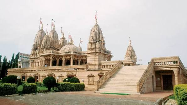 BAPS Swaminarayan Mandir Adajan