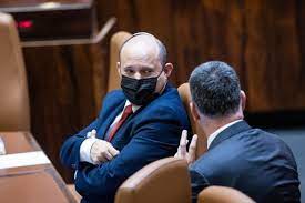 לאחר ההצבעה על חוק הדיינים בקריאה השלישית נרשם שוויון 51 בלוח האלקטרוני, אך מיקי לוי טען מיד כי התבלבל בהצבעתו וביקש לתקן זאת. 7ooegdhcemagfm