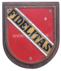 In der bundesrepublik deutschland gibt es aktuell (juli 2021) 106 kreisfreie städte (einschließlich der stadtstaaten berlin, hamburg und bremen). Kriegsmarine Schiffswappen Des Leichten Kreuzer Karlsruhe German Navy 1933 45 Militaria General Germany Military Antiques