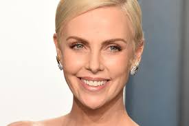 Vulture, paramount pictures, newmarket films, netflix, focus features and warner bros. Charlize Theron Premiere Erstmals Zeigt Sie Ihre Beiden Tochter Gala De