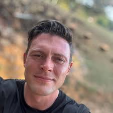 What happened to the big gorilla outside vacuum shop?