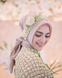Berikut ini pesona citra kirana dan rezky aditya saat pre wedding serta prosesi lamaran. Inspirasi Gaya Hijab Citra Kirana Saat Pengajian Dan Siraman Jelang Pernikahan Kerudung Pengantin Pernikahan Kebaya Pernikahan