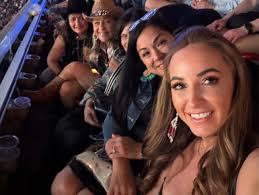 ✨𝔼𝕝𝕚𝕫𝕒𝕓𝕖𝕥𝕙 𝔹𝕒𝕣𝕥𝕖𝕖 (@elizabeth.bartee_realtor) • Instagram  photos and videos