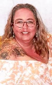 Lynn Monk's Instagram, Twitter & Facebook