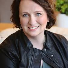 Amy Lor's Instagram, Twitter & Facebook