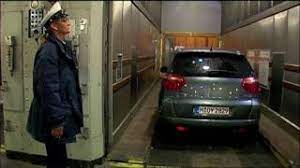 Der 1911 eröffnete 426m lange st. Ein Hamburger Original Der St Pauli Elbtunnel Youtube