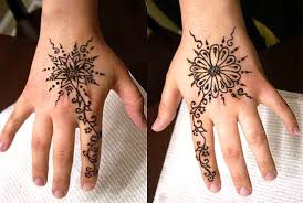 A lotus flower is one of the common henna designs since it implies purity, femininity, sensuality, grace, and creativity. 16 Henna Tattoo Tutorial For Beginners Great Concept