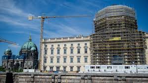 Die für sommer geplante eröffnung werde «durch teilweise noch laufende arbeiten der restmängelbeseitigung nicht gefährdet», hieß es beim humboldt forum, dessen eröffnung bereits mehrfach verschoben werden musste. Humboldt Forum Grutters Macht Druck Auf Seehofer Archiv