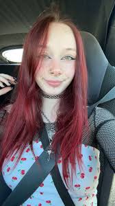 mi mamá me dio una goma de 50mg y honestamente estoy fuera de mi culo ahora  mismo (Esta foto es de ayer, actualmente estoy en mi sofá viendo videos de  slime tratando