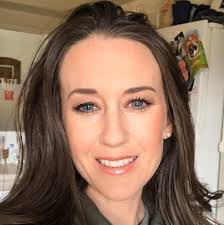 Shellie Dial's Instagram, Twitter & Facebook