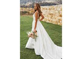Discover dresses, tops and accessories for weddings, parties, date night, girls night out and fancy dinners. Where To Find A Minimalist Bohemian Or Simple Wedding Dress
