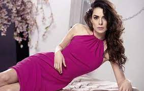Ozge ozpirincci was born in 1986 in istanbul. Ozge Ozpirincci Boy Kilo Nereli Yasi Burcu Sac Ve Goz Rengi Bilinmeyenleri Magazin Tur